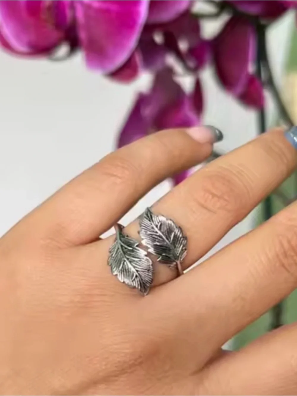 Vintage Leaf Resizable Silver Ring -  Retro Jewelry